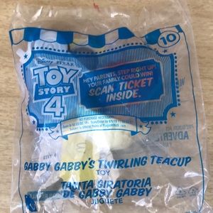 Toy Story 4, Gabby Gabby’s Twirling Teacup